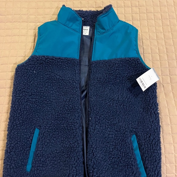New Carter's vest (size 8) - Picture 1 of 3